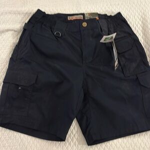 NWT 5.11 Tactical cargo shorts size 8